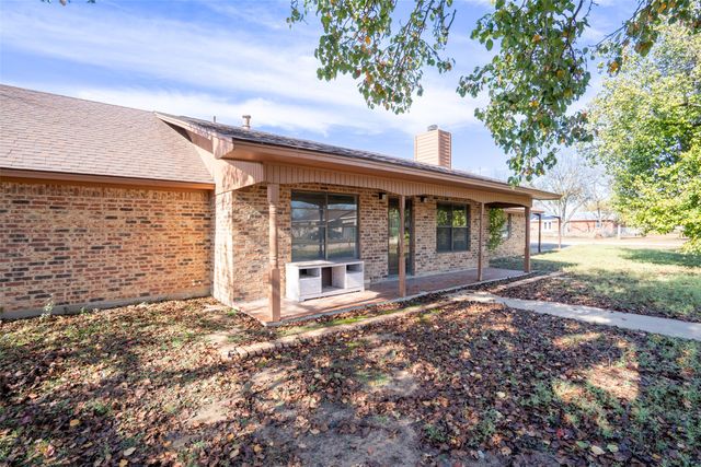 601 Henry St Street, Dublin, TX 76446