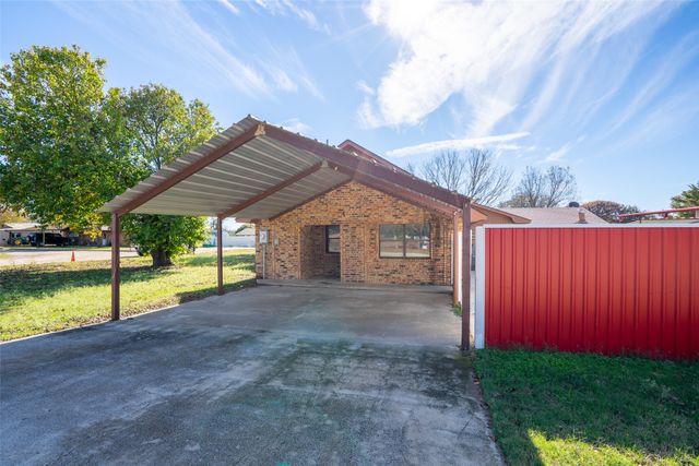 601 Henry St Street, Dublin, TX 76446