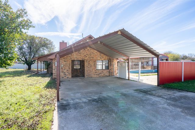 601 Henry St Street, Dublin, TX 76446