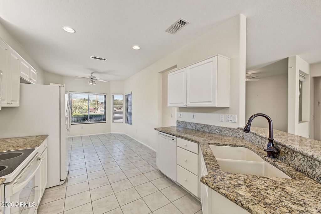 18505 N VILLA BELLA Drive, Surprise, AZ 85374 — photo 5