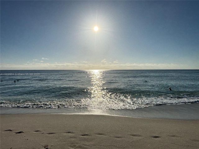 16449 NE 26th Ave 16, North Miami Beach, FL 33160