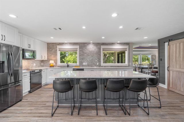 719 Fairfield Street, Shoreacres, TX 77571