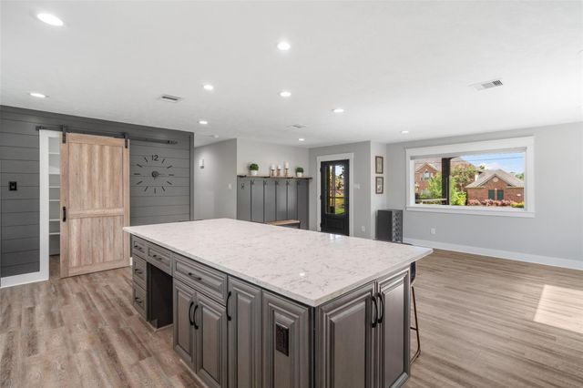 719 Fairfield Street, Shoreacres, TX 77571