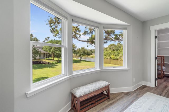 719 Fairfield Street, Shoreacres, TX 77571