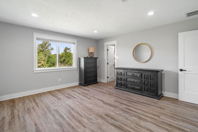 719 Fairfield Street, Shoreacres, TX 77571