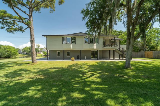 719 Fairfield Street, Shoreacres, TX 77571