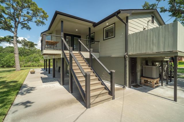 719 Fairfield Street, Shoreacres, TX 77571