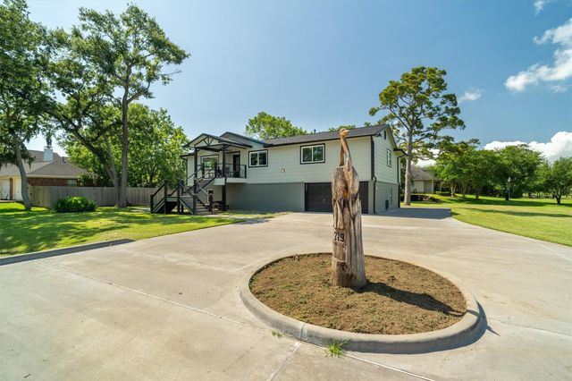 719 Fairfield Street, Shoreacres, TX 77571