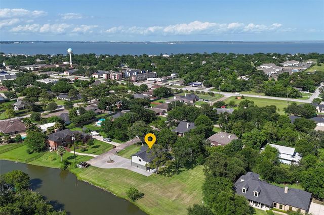 719 Fairfield Street, Shoreacres, TX 77571