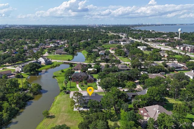 719 Fairfield Street, Shoreacres, TX 77571