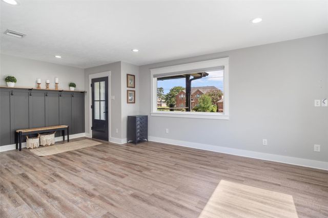 719 Fairfield Street, Shoreacres, TX 77571