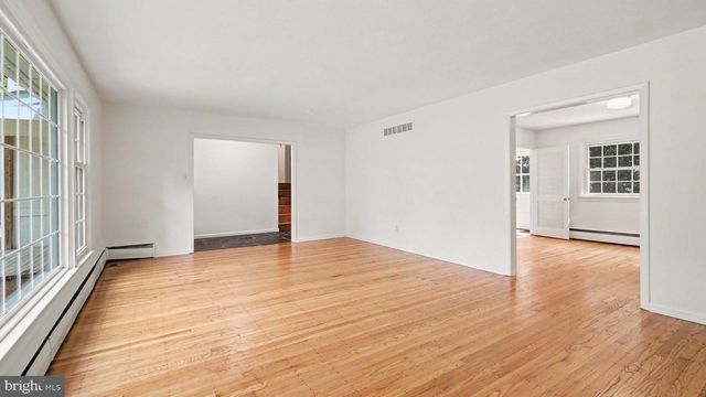 31 BEACON HILL CT, Phoenixville, PA 19460