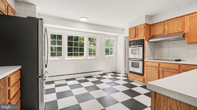 31 BEACON HILL CT, Phoenixville, PA 19460