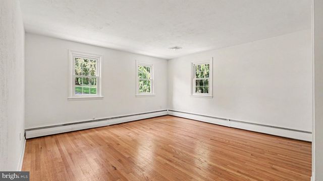 31 BEACON HILL CT, Phoenixville, PA 19460