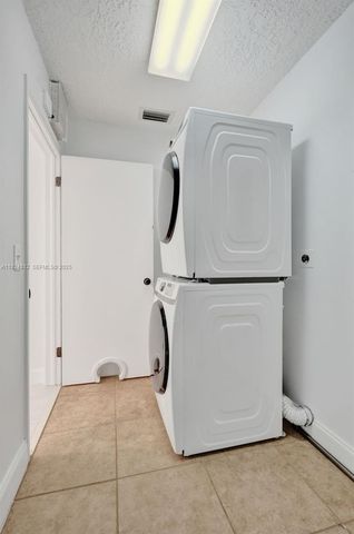 9 S Lakeshore Dr, Hypoluxo, FL 33462