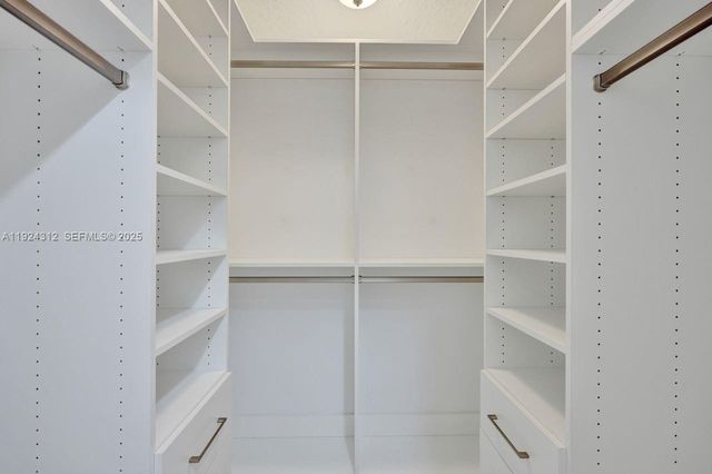 9 S Lakeshore Dr, Hypoluxo, FL 33462