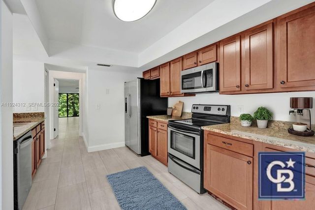 9 S Lakeshore Dr, Hypoluxo, FL 33462