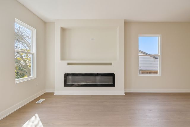 8409 S Vernon Avenue, Chicago, IL 60619