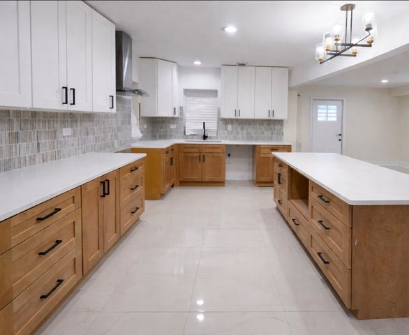 8409 S Vernon Avenue, Chicago, IL 60619