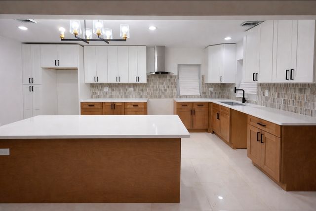 8409 S Vernon Avenue, Chicago, IL 60619