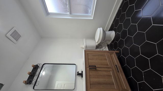 8409 S Vernon Avenue, Chicago, IL 60619