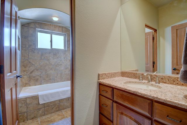 13717 Crested Butte Drive NE, Albuquerque, NM 87112