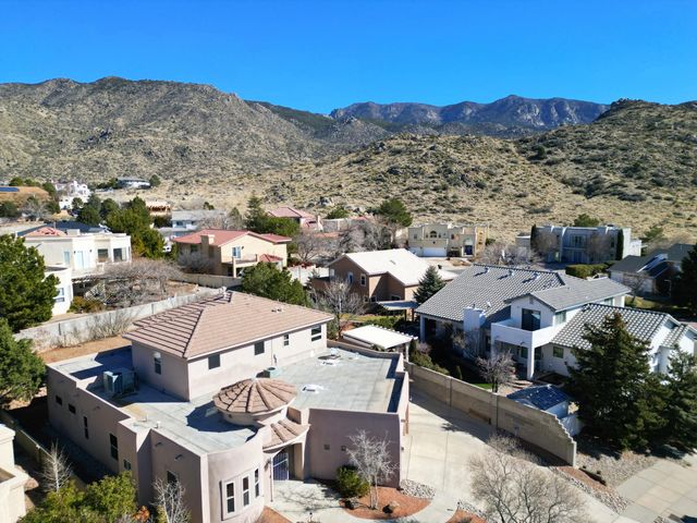13717 Crested Butte Drive NE, Albuquerque, NM 87112