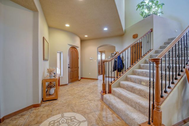 13717 Crested Butte Drive NE, Albuquerque, NM 87112