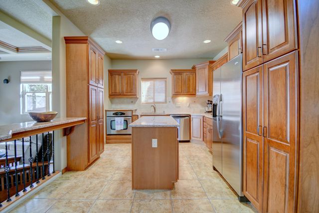 13717 Crested Butte Drive NE, Albuquerque, NM 87112