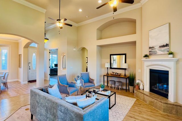 2770 Muncie Avenue, Clovis, CA 93619