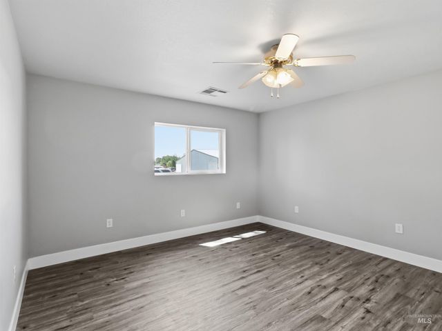 79 N Robinson Rd, Nampa, ID 83687