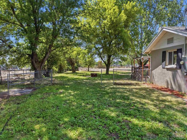 79 N Robinson Rd, Nampa, ID 83687