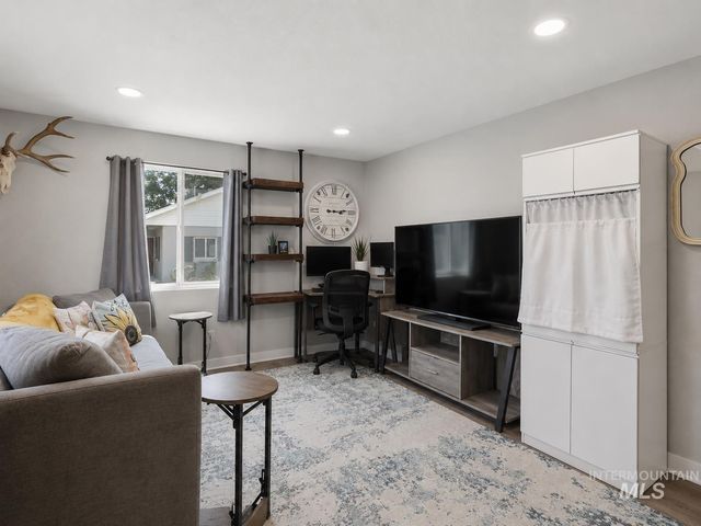 79 N Robinson Rd, Nampa, ID 83687