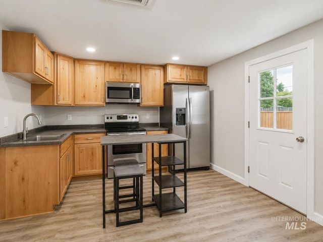 79 N Robinson Rd, Nampa, ID 83687