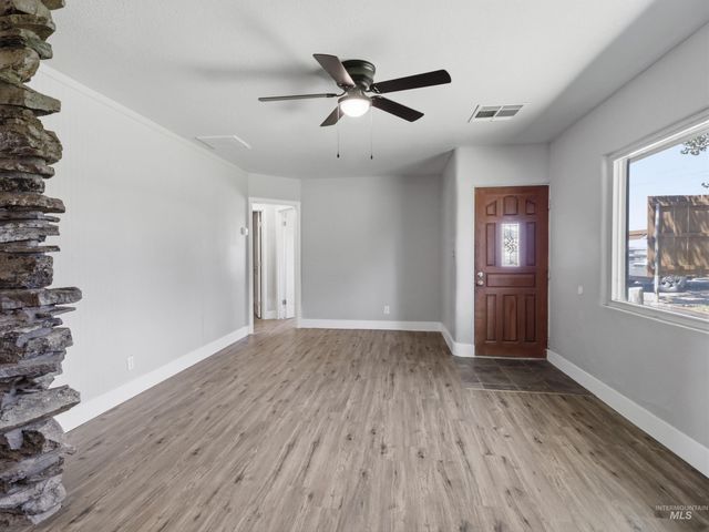 79 N Robinson Rd, Nampa, ID 83687