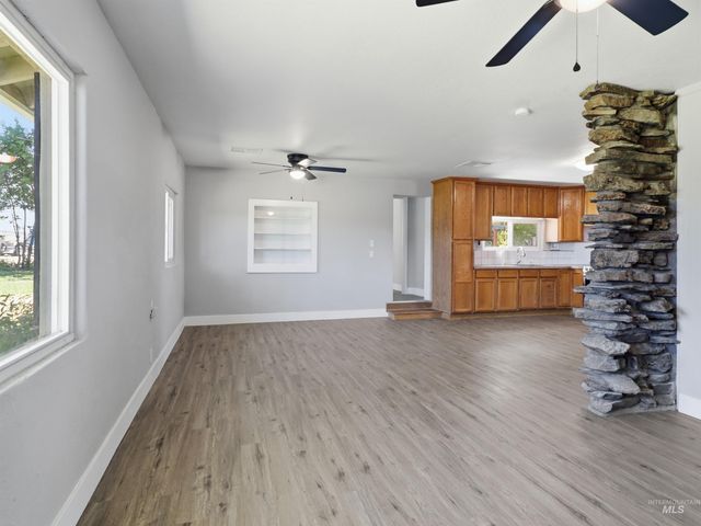 79 N Robinson Rd, Nampa, ID 83687