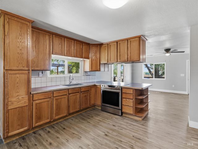 79 N Robinson Rd, Nampa, ID 83687