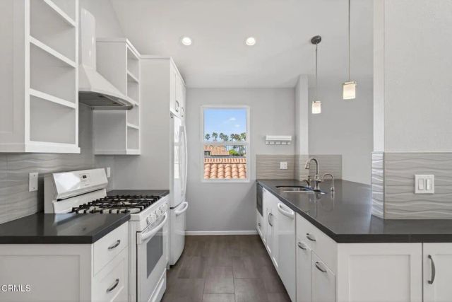 2277 Martinique Lane, Oxnard, CA 93035