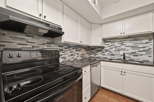 754 Memorial Mews Street B, Houston, TX 77079