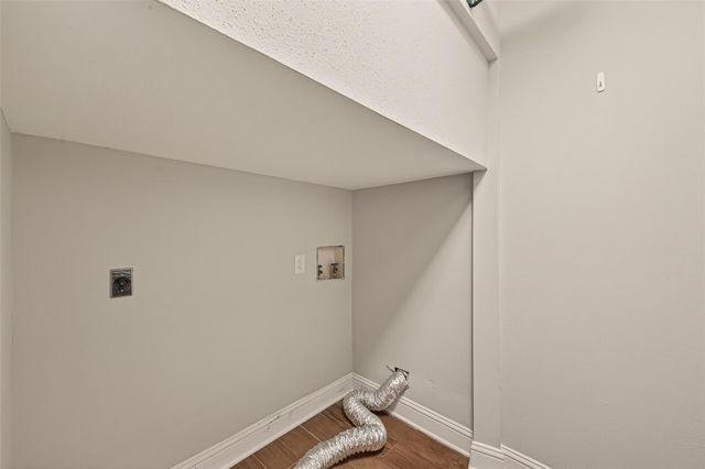 754 Memorial Mews Street B, Houston, TX 77079