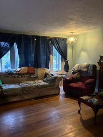 22 Old Bolton Rd, Hudson, MA 01749