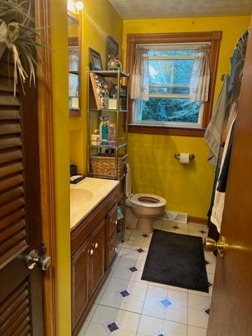 22 Old Bolton Rd, Hudson, MA 01749