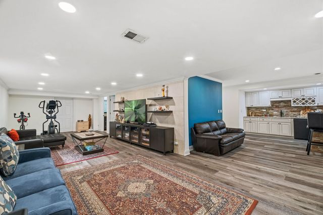 2506 Highland Drive, Palatine, IL 60067