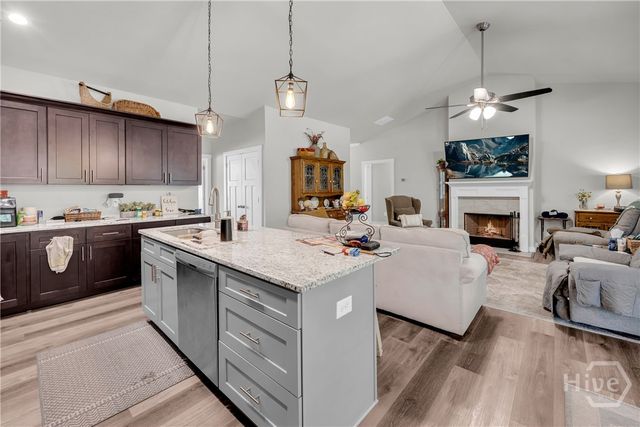237 N Point Circle, Hartwell, GA 30643