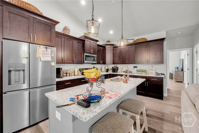 237 N Point Circle, Hartwell, GA 30643