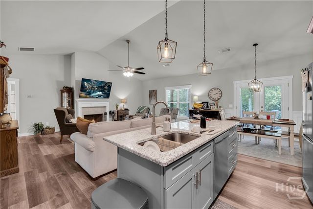 237 N Point Circle, Hartwell, GA 30643