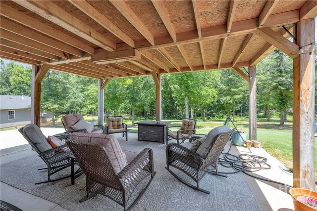 237 N Point Circle, Hartwell, GA 30643