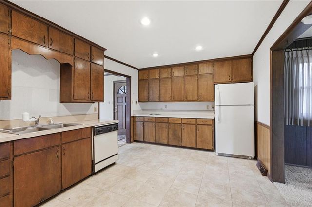 1074 S 240th Street, Pittsburg, KS 66762