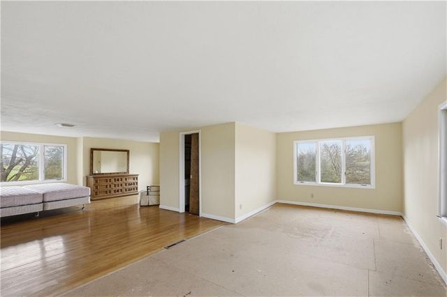 1074 S 240th Street, Pittsburg, KS 66762