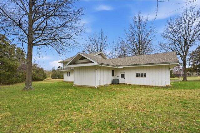 1074 S 240th Street, Pittsburg, KS 66762